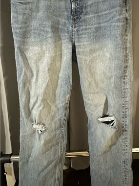 GAP Women’s Straight Leg Light Blue Distressed Jeans